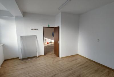 Spațiu comercial, de 75 mp, în Central - 6