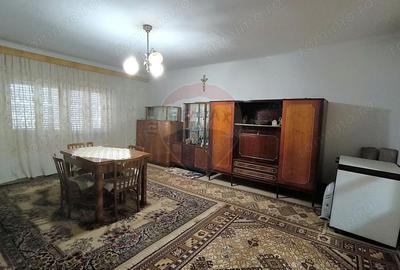 Casă cu 3 camere cu Teren 1418 Mp în Brateiu - 12