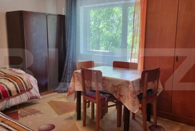 Apartament cu 3 camere decomandat în Carpați 2