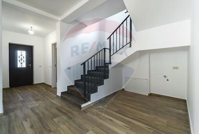 Casă cu 4 camere cu Teren 397 Mp în Tărlungeni - 32