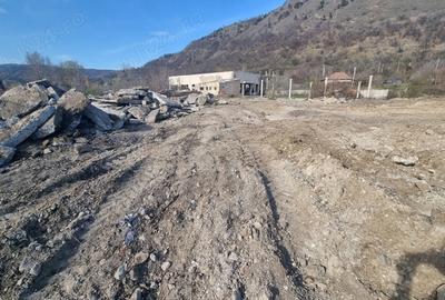 Teren de 4200 mp, în Gura Văii - 7