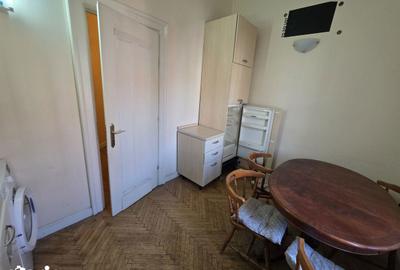 Apartament cu 2 camere decomandat în P-ța Victoriei - 9