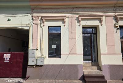 Spațiu comercial, de 65 mp, în Central - 8