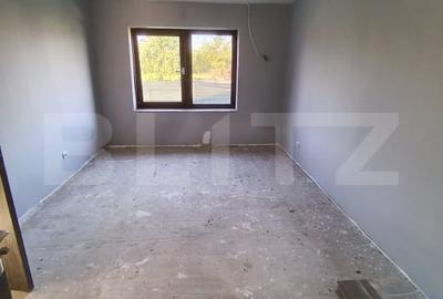 Casa cu 2 camere si living cu o gradina generoasa in suprafata de 4300 mp - 4