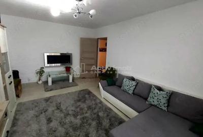 Apartament cu 4 camere decomandat în Câmpia Turzii - 2