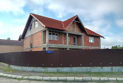 De vanzare casa in rosu cost 2014 pe 2 nivele 2x260mp +mansarda terem 1200mp - 3