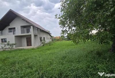 Casă cu 5 camere cu Teren 1483 Mp în Mitocu Dragomirnei - 1