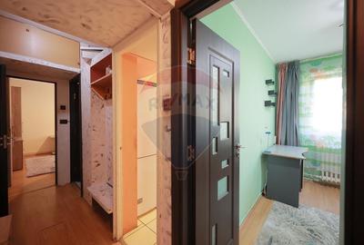 Apartament cu 3 camere semidecomandat, mobilat în Valenta - 9