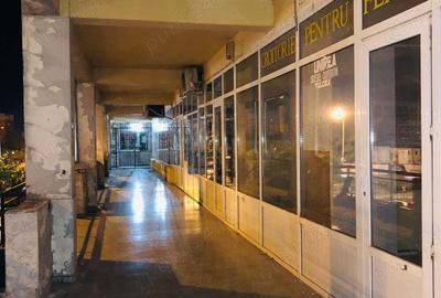 Ofer spre inchiriere un spatiu comercial de 40 mp in complex Pelican - 1
