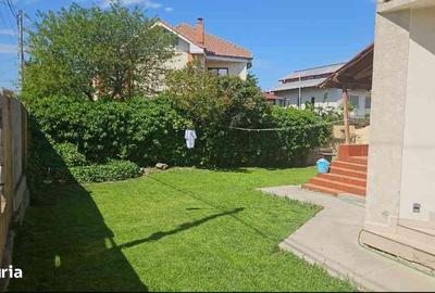 Casă cu 6 camere cu Teren 402 Mp în Central