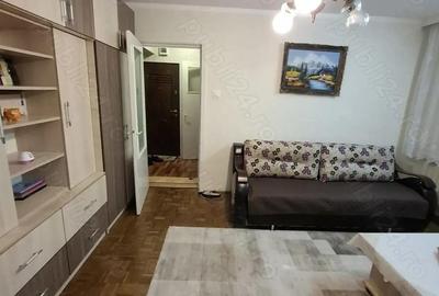 Vand apt..2cam . semidecomandat bloc 4 etaje ,etaj intermediar - 4