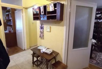 Apartament cu 3 camere decomandat în Micro 16