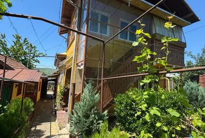 Casă cu 6 camere cu Teren 1300 Mp în Urlați - 7