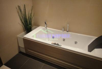Apartament cu 3 camere decomandat în Km 5 - 6