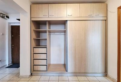 Apartament cu 3 camere semidecomandat în 1 Mai - 2