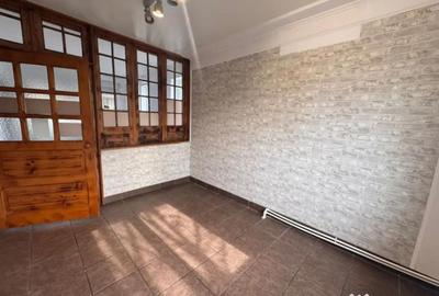 Casă cu 3 camere cu Teren 164 Mp în Delfinariu