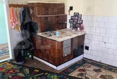 Casă cu 4 camere cu Teren 2000 Mp în Central