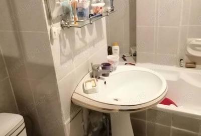 Apartament cu 4 camere decomandat în Găești - 2