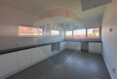 Casă cu 4 camere cu Teren 715 Mp în Lăpuș - 3