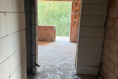 Casă individuală cu 15 camere cu Teren 1602 Mp în Almașu Mare - 2