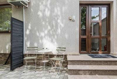 Apartament 3 caemere- Bulevardul Apicultorilor - 8