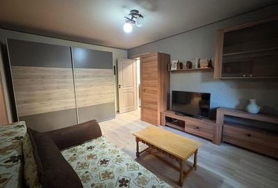 Apartament cu 2 camere semidecomandat, mobilat în Central