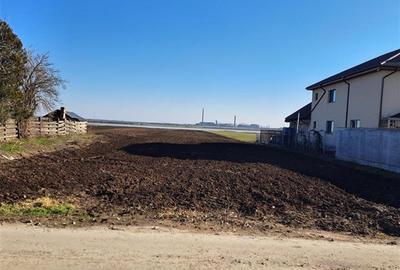 Teren intravilan de 5549 mp, în Lacu Sărat - 2