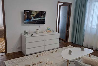 Apartament cu 3 camere semidecomandat în Exterior Vest