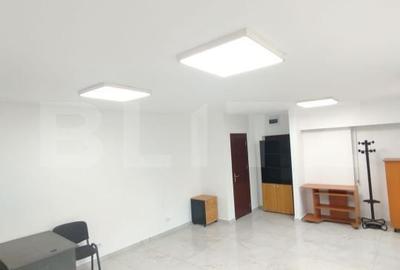 Spațiu comercial, de 46 mp, în Central - 4