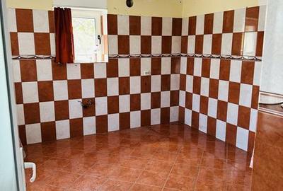 Casă cu 3 camere cu Teren 60 Mp în Central - 2