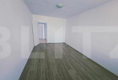 Apartament cu 3 camere, zona Olimpia-Stadion, la etajul 8, c