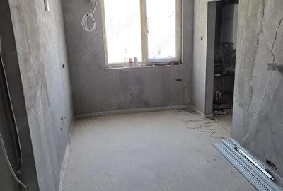Apartament cu 3 camere semidecomandat în Petros - 1