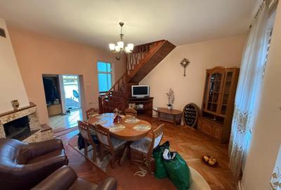 Casa cu garaj ?i 2 ?eminee, langa Parcul Mare Str. - 9