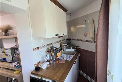 Apartament cu 3 camere semidecomandat, mobilat în Km 4-5 - 6