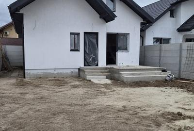 Casă cu 3 camere cu Teren 280 Mp în Dobroești - 1