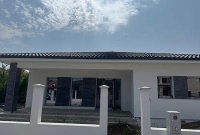 CASA LA SOL CUMPANA | TOATE UTILITATILE | 3 DORMITOARE |CURTE GENEROASA - 12