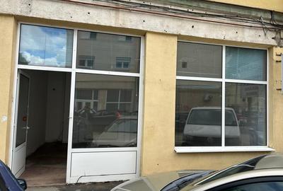 Spatiu Comercial de inchiriat in Sibiu pe Semaforului bl. 19 Pret negociabil