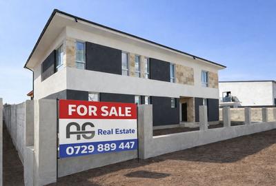 Casă individuală cu 4 camere cu Canalizare în Central - 1