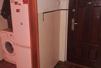 Apartament cu 3 camere semidecomandat în Micro 40 - 3
