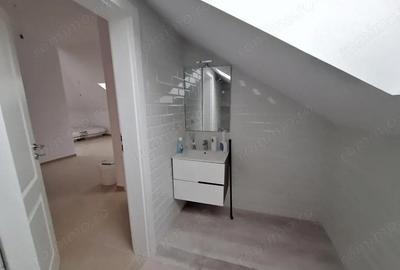 Apartament cu 3 camere decomandat în Chișoda