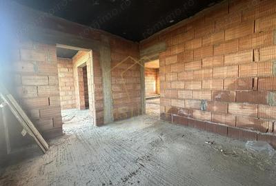 Casă cu 5 camere cu Teren 365 Mp în Central