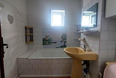 Apartament cu 3 camere decomandat, mobilat în Micro 17 - 2