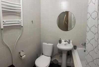 Garsonieră decomandată în Titan