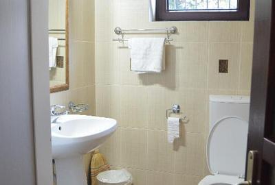 De vanzare pensiune situata in Busteni - 12