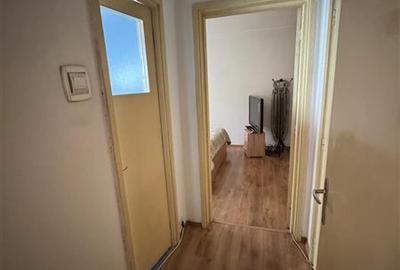 Apartament cu 3 camere semidecomandat în Berceni - 3