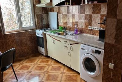 Apartament cu 3 camere decomandat în Berceni