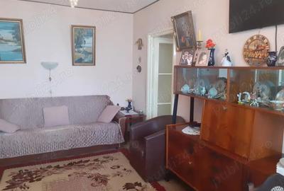 Vanzare Apartament 2 cam. cf.1 semidec. etajul 4 din 4, mobilat pe Bld. Iindependentei - CEC - 4