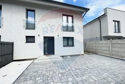 Duplex cu 4 camere cu Teren 350 Mp în Șelimbăr - 1