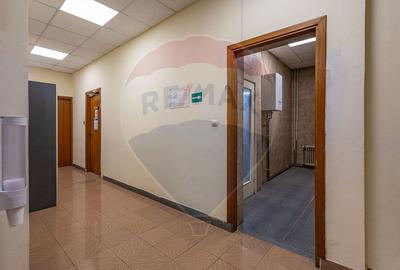 Spațiu comercial, de 1,048 mp, în Central - 5