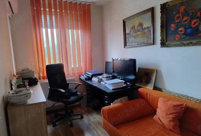 Vand apartament 3 camere Str. Louis Pasteur zona Spitalul Jude?ean - 2